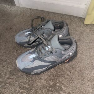 Yezzy boost 700 V2 Inertia